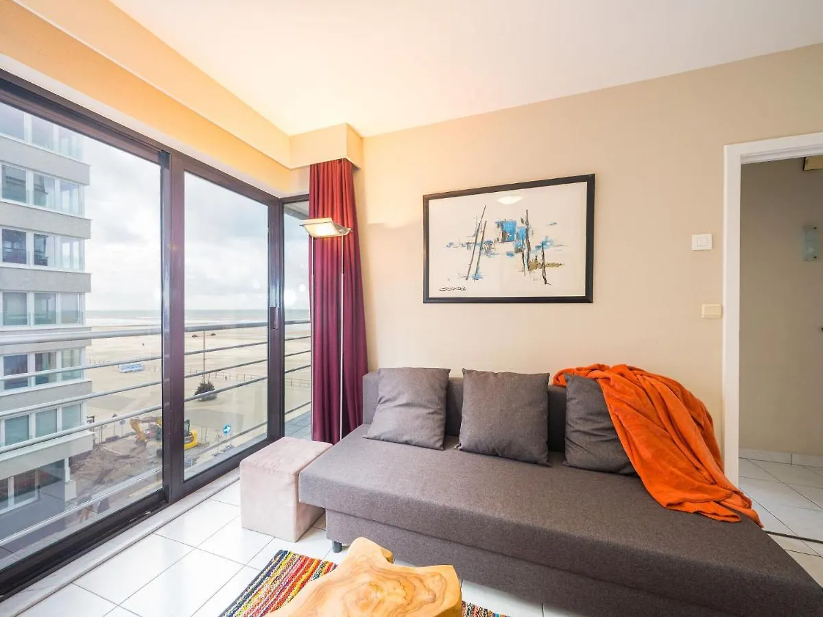 Apartment Appealing Studio With Terrace Middelkerke